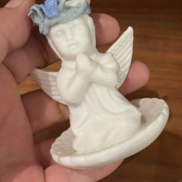 Vintage Porcelain Praying Angel Cherub Kneeling Ring Jewelry Holder Figurine - Picture 2 of 6